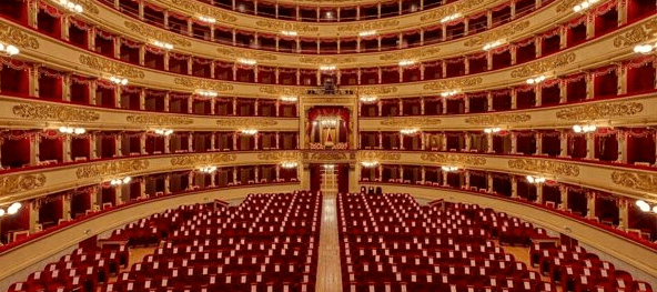 Uscire, non avere niente da mettersi, la Scala e Milano di&nbsp;notte