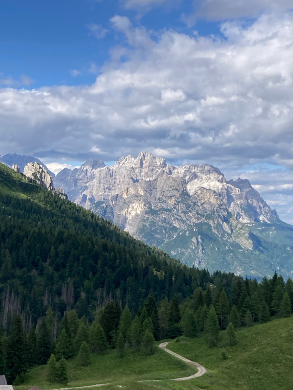 Cosa fare: andare a dormire in alto, tra le&nbsp;montagne.